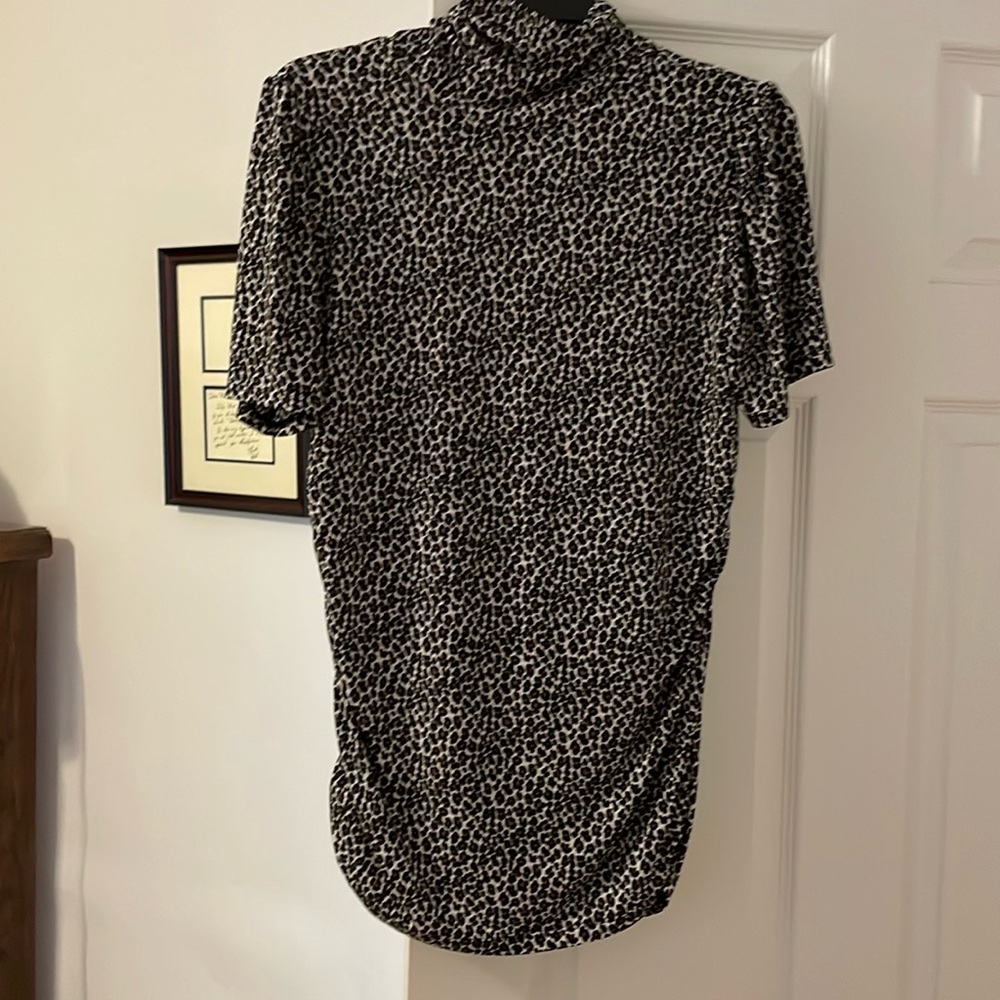 Michael Kors Size L short sleeve animal print knit top.